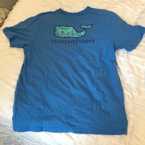 Boys vineyard vines pocket tee size XL